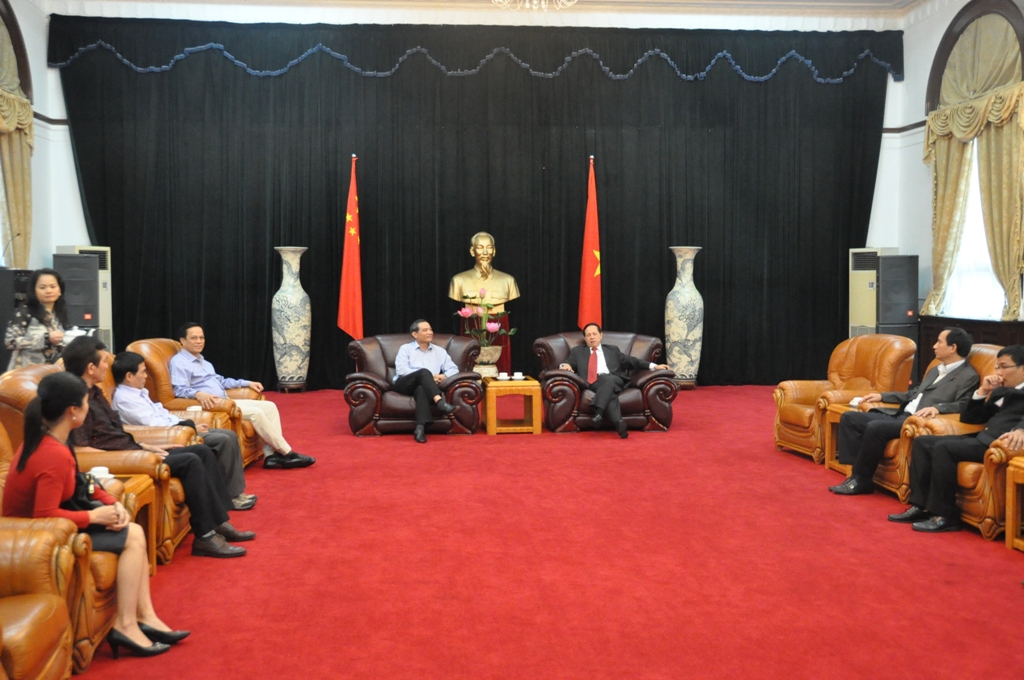Đoàn đến thăm Đại sứ quán Việt Nam tại Trung Quốc