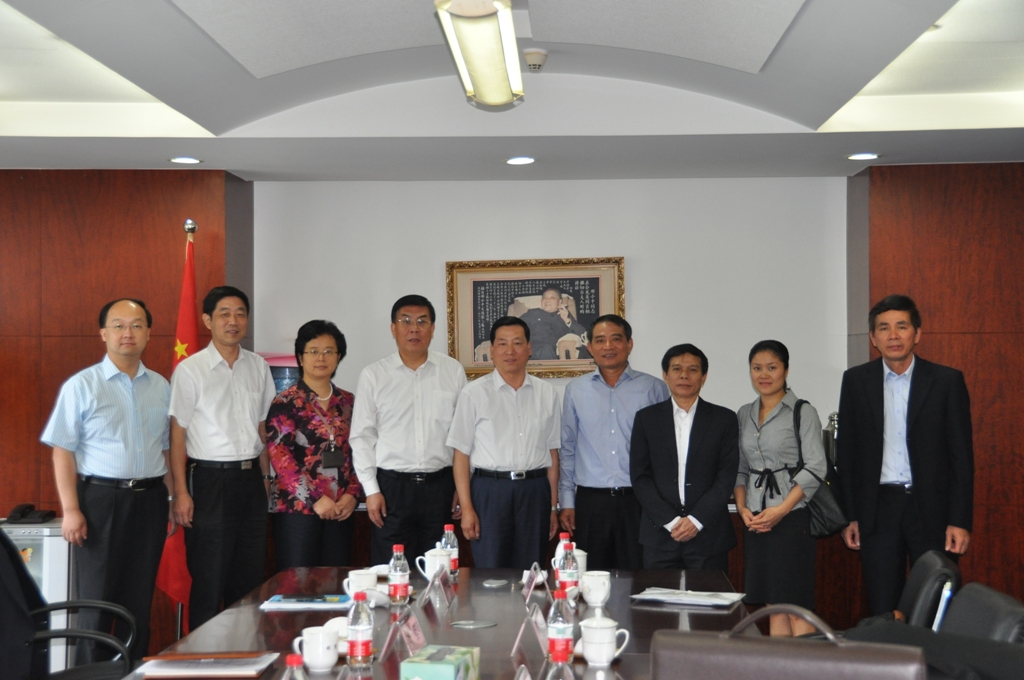 Thăm và làm việc với Ủy ban Quản lý Giám sát Tài sản Nhà nước Thượng Hải