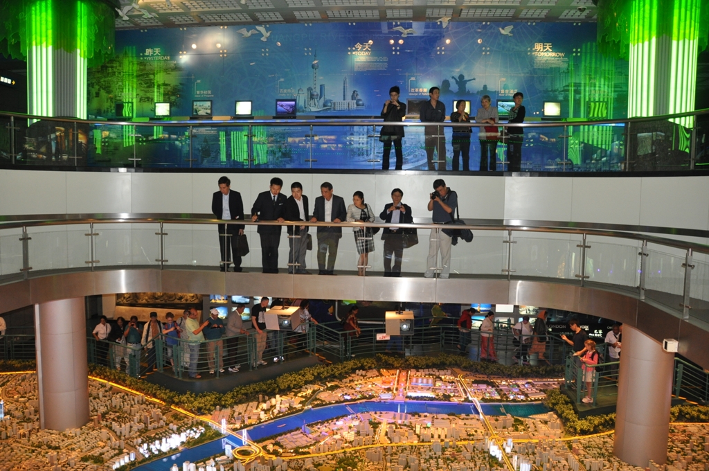 Đoàn thăm quan Triển lãm Quy hoạch Thành phố Thượng Hải