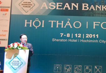 Phó Tổng giám đốc VietinBank Phạm Anh Tuấn chủ trì hội thảo