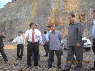 Thủ tướng Chính phủ nước CHDCND tới thăm công trường thủy điện Xekaman 1
