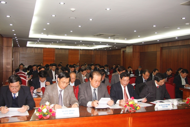 Các đại biểu đóng góp cho dự thảo báo cáo