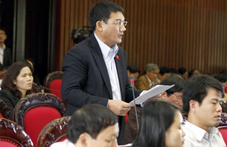 Ông Phạm Huy Hùng đã nêu hai lý do để chứng minh việc giới hạn phạm vi bảo hiểm tiền gửi chỉ có tiền gửi VND chưa phù hợ.jpg