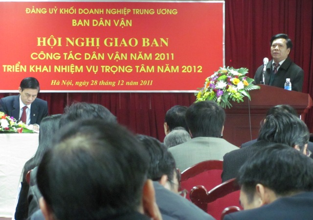 Đ/c Trần Đăng Kiên- Phó Bí thư Đảng ủy Tổng công ty Thuốc lá                                          Phát biểu tham luận 
