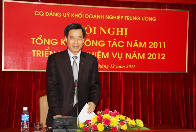 Đồng chí Nguyễn Quang Dương, Phó Bí thư Đảng ủy Khối DNTW, Bí thư Đảng ủy cơ quan Đảng ủy Khối, chủ trì hội nghị