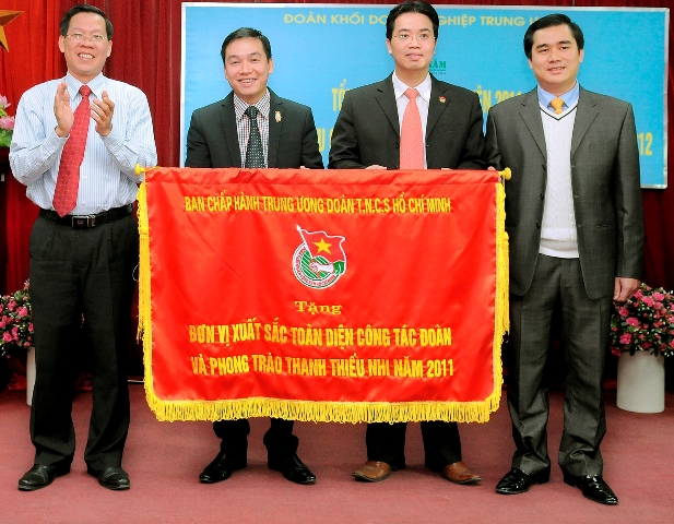 Đoàn Khối là một trong 17 tổ chức Đoàn cấp tỉnh trong toàn quốc được Trung ương Đoàn tặng cờ Đơn vị xuất sắc toàn diện công tác đoàn và phong trào thanh thiếu nhi năm 2011.