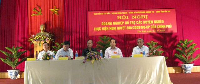 Đoàn chủ tịch Hội nghị doanh nghiệp hỗ trợ các huyện nghèo thực hiện Nghị quyết 30a/2008/NQ-CP của Chính phủ