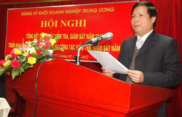 Đồng chí Đinh Mạnh Thanh, Phó Chủ nhiệm Ủy ban Kiểm tra Đảng ủy Khối báo cáo tổng kết công tác kiểm tra, giám sát của Đảng bộ Khối