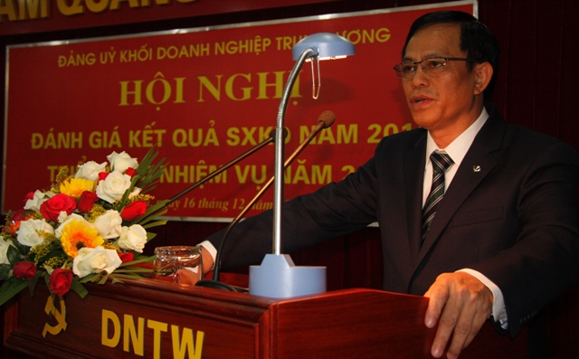 Đồng chí Nguyễn Văn Ngọc – Phó Bí thư Đảng ủy Khối Doanh nghiệp Trung ương báo cáo tại Hội nghị