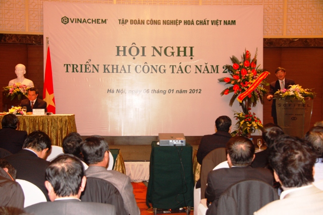 Đồng chí Nguyễn Đình Khang Tổng Giám đốc Tập đoàn Hóa Chất Việt Nam chủ trì Hội nghị