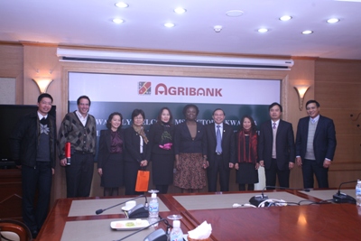 Chụp ảnh lưu niệm với Lãnh đạo Ngân hàng Agribank