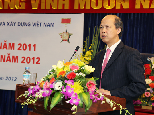 Thứ trưởng BXD Nguyễn Trần Nam khen ngợi những nỗ lực của Vinaconex trong năm 2011