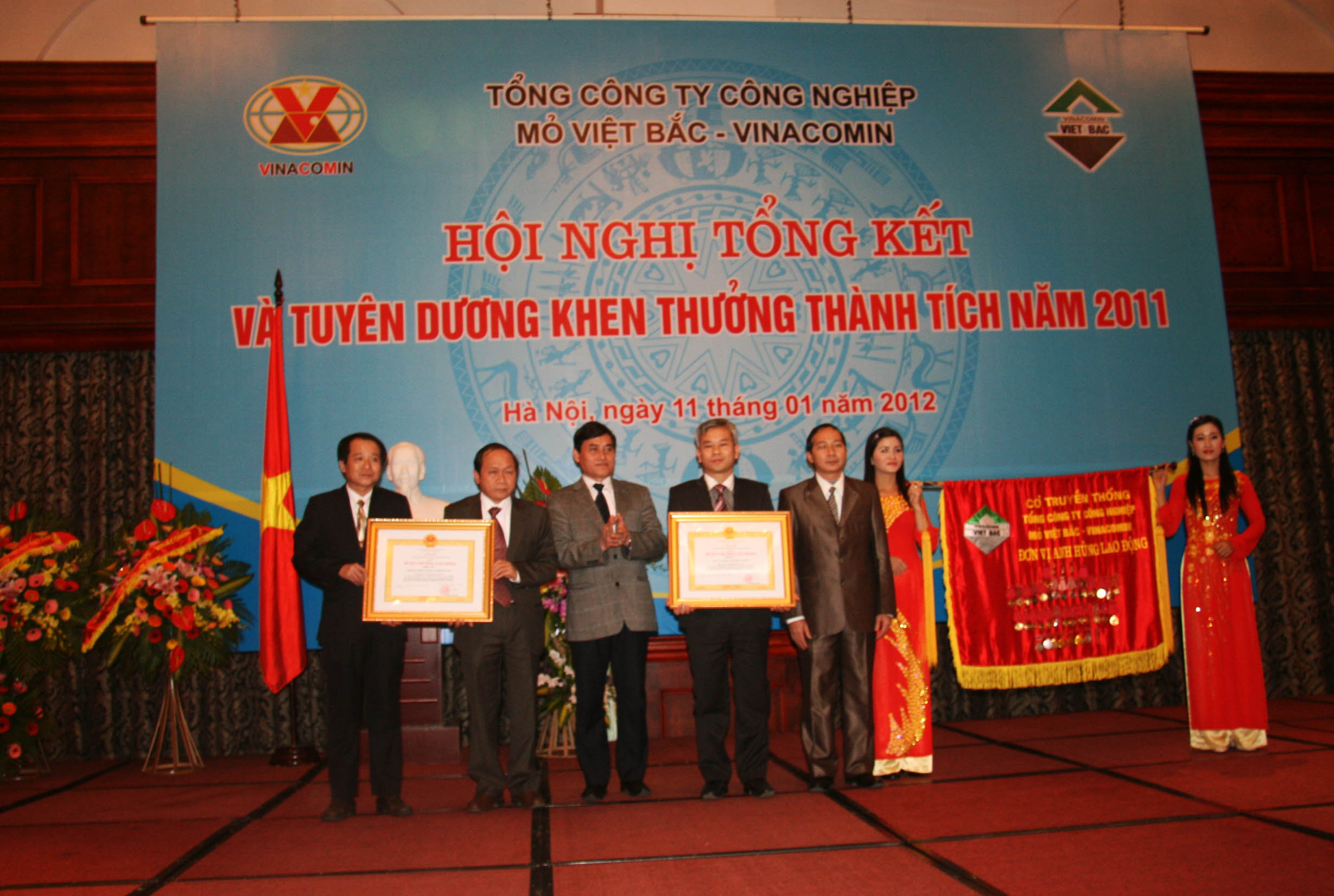 Tổng công ty Công nghiệp mỏ Việt Bắc - Vinacomin  Nhiều tập thể và cá nhân được Đảng và Nhà nước tặng thưởng danh hiệu cao quý