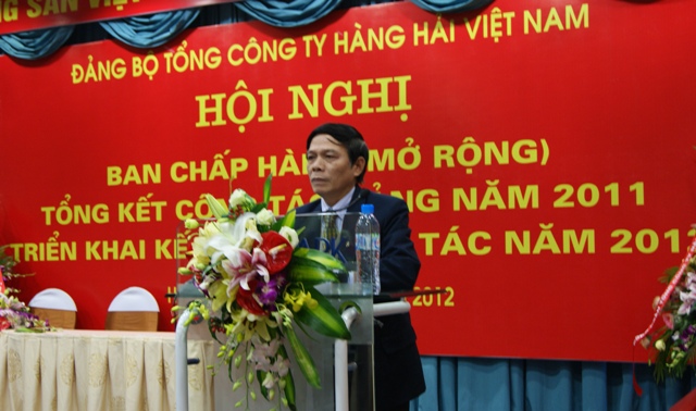 Đồng chí Đỗ Tiến Khang, Ủy viên BTV, Trưởng Ban Tổ chức Đảng ủy Khối DNTW phát biểu tại hội nghị.