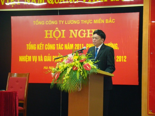 Đồng chí Trần Bá Hoàn – Bí thư Đảng ủy,Tổng giám đốc Tổng công ty    trình bày Báo cáo tổng kết công tác năm 2011, phương hướng nhiệm vụ năm 2012