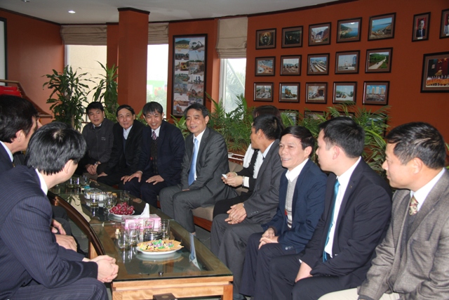 Không khí ấm áp, thân tình với cán bộ, công nhân viên Công ty VIMECO thuộc Tổng Công ty cổ phần xuất nhập khẩu và  xây dựng Việt Nam – VINACONEX.