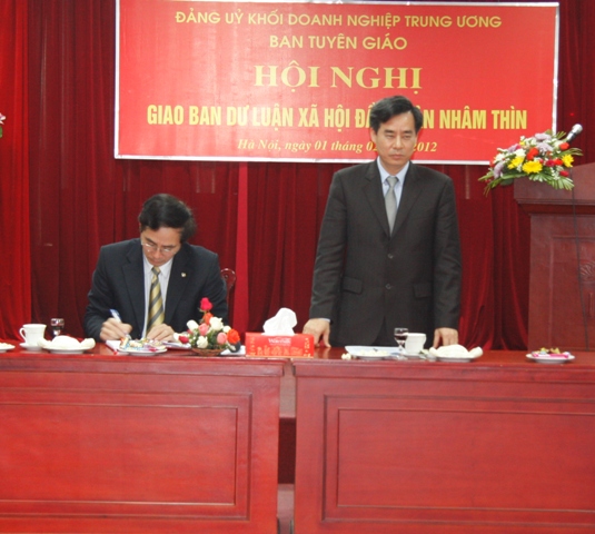 Đồng chí Nguyễn Quang Dương, Phó Bí thư Đảng ủy Khối phát biểu chỉ đạo tại Hội nghị