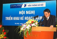 Giám đốc VNPT Hà Nội Trần Mạnh Hùng báo cáo đánh giá công tác 2011 và kế hoạch 2012 tại Hội nghị