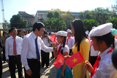     Chủ tịch nước Trương Tấn Sang thăm huyện Đại Lộc, Quảng Nam. Ảnh: Chinhphu.vn