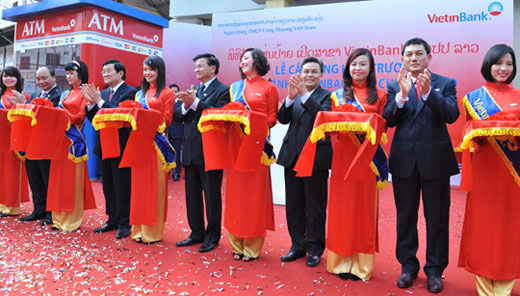 Lễ cắt băng khai trương Chi nhánh VietinBank tại Lào.