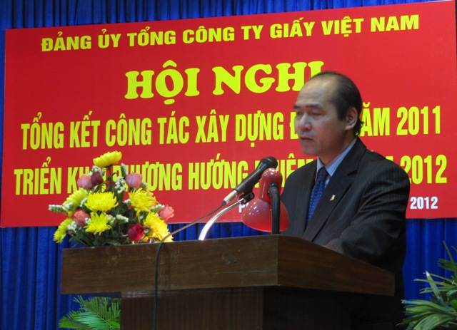 Đ/c Đặng Hùng Minh, Ủy viên Ban Thường vụ, Chủ nhiệm UBKT Đảng ủy Khối phát biểu tại hội nghị.