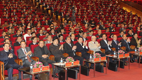 Các lãnh đạo Đảng, Nhà nước và đại biểu tại hội nghị triển khai nghị quyết T.Ư 4 ngày 27-2 - Ảnh: TTXVN