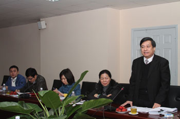 Phó Trưởng Ban Dân nguyện Hà Công Long thông báo ý kiến của một số cử tri cho NHCSXH