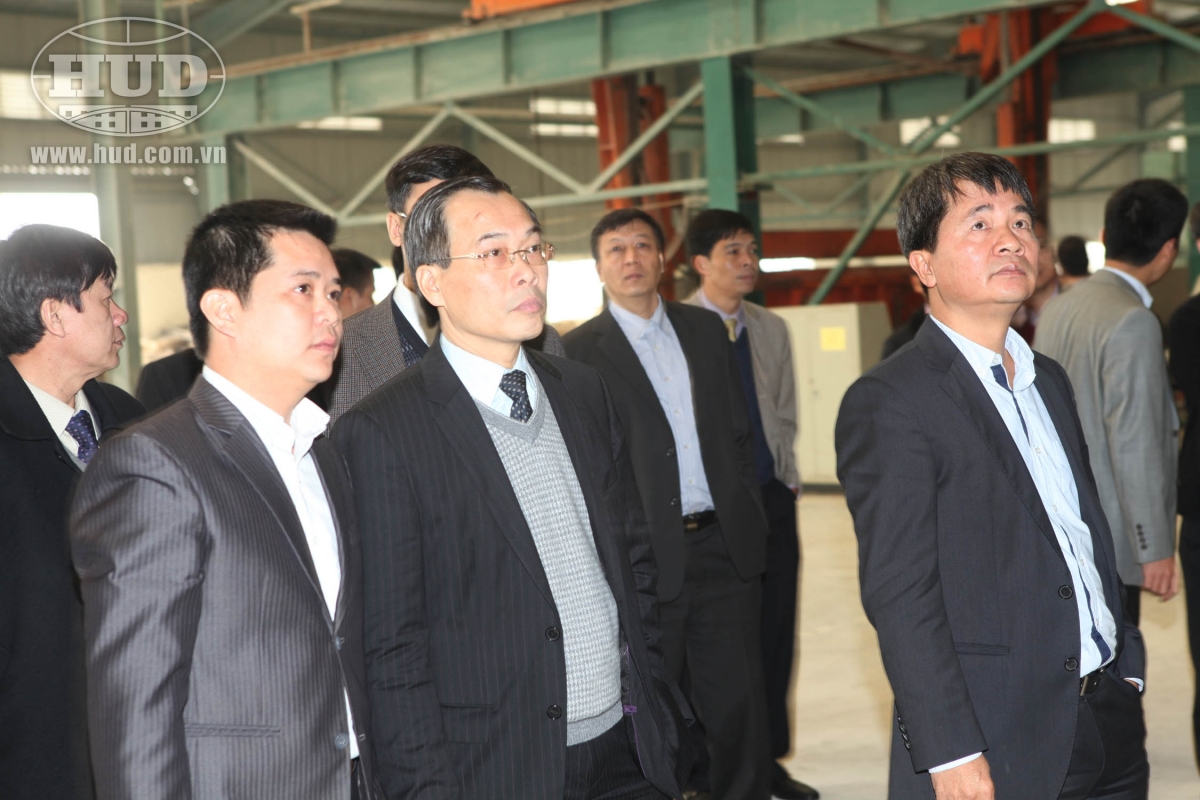 Chủ tịch Tập đoàn thăm quan nhà máy sản xuất gạch bê tông khí chưng áp Viglacera.