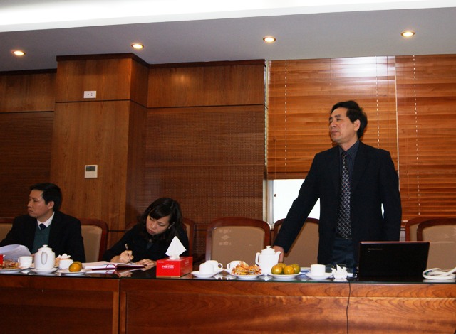 Đồng chí Trần Thanh Khê, Ủy viên Ban Thường vụ, Trưởng Ban Tuyên giáo Đảng ủy Khối DNTW trình bày báo cáo tóm tắt Đề tài.