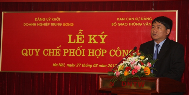 Đồng chí Đinh La Thăng, Bí thư Ban cán sự đảng, Bộ trưởng Bộ Giao thông Vận tải phát biểu ý kiến