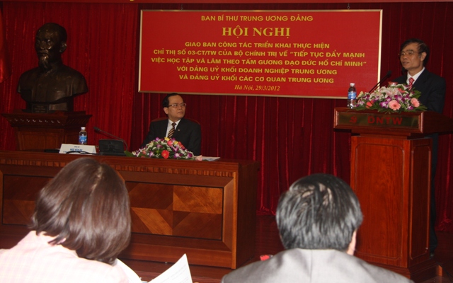 Đại diện lãnh đạo Mặt trận Tổ quốc Việt Nam phát biểu tham luận tại Hội nghị