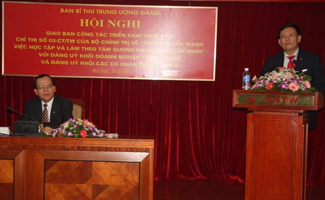 Đồng chí Nguyễn Văn Bình, Phó Bí thư Đảng ủy Ngân hàng TMCP Công thương Việt Nam phát biểu tham luận tại Hội nghị