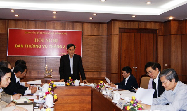 Đồng chí Nguyễn Quang Dương, Phó Bí thư Đảng ủy Khối chủ trì hội nghị.