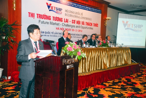 Tổng giám đốc Vinashin Trương Văn Tuyến phát biểu tại Hội thảo về đóng tàu trong khuôn khổ Vietship 2012