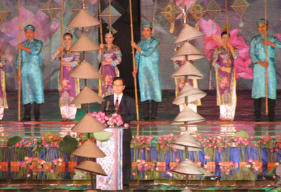 Thủ tướng Nguyễn Tấn Dũng phát biểu chào mừng tại buổi lễ.
