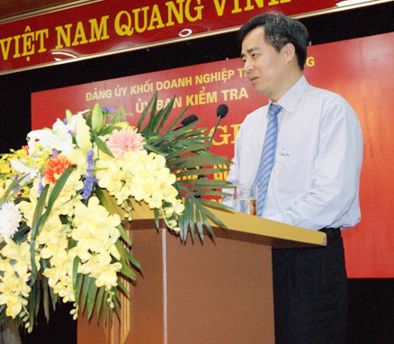 Đồng chí Nguyễn Quang Dương, Phó Bí thư Đảng ủy Khối phát biểu ý kiến chỉ đạo tại hội nghị.