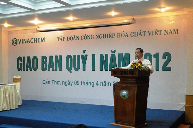 Đồng chí Nguyễn Đình Khang, Tổng Giám đốc VINACHEM chủ trì Hội nghị.
