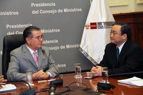 Phó Thủ tướng Hoàng Trung Hải hội kiến Thủ tướng Peru Oscar Eduardo Valdes Dancuart