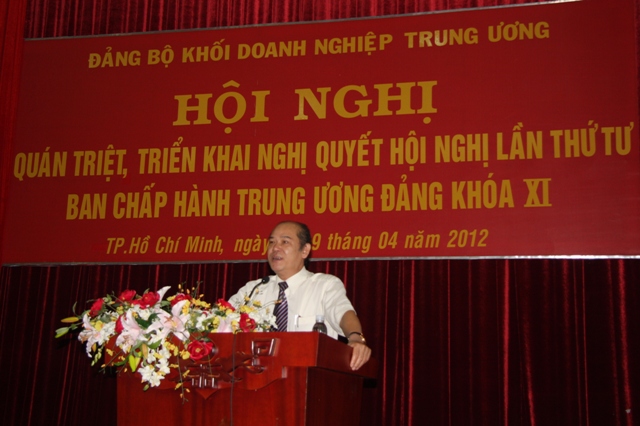 Đồng chí Nguyễn Đức Hà, Vụ trưởng Vụ Cơ sở Đảng (Ban Tổ chức Trung ương) hướng dẫn thực hiện Quy định thi hành Điều lệ Đảng khoá XI