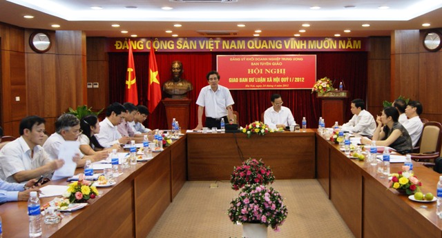 Đồng chí Trưởng Ban Tuyên giáo Đảng ủy Khối kết luận Hội nghị.