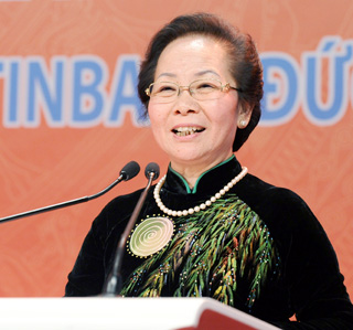Phó Chủ tịch nước Nguyễn Thị Doan bày tỏ niềm tin vào sự phát triển của VietinBank.