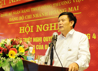 Phó Bí thư thường trực Đảng uỷ VietinBank Nguyễn Văn Bình phát biểu tại Hội nghị 