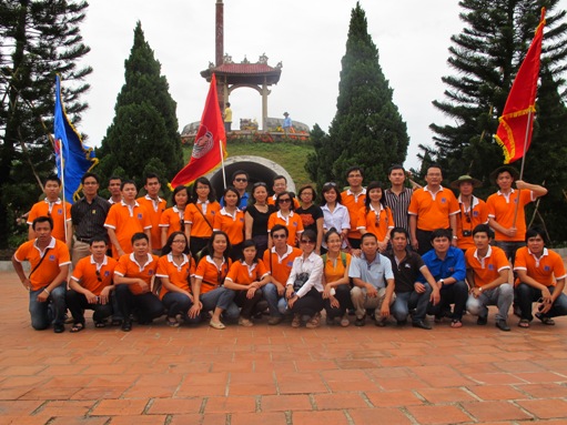 Đoàn Thanh niên Tập đoàn Dầu khí Quốc gia Việt Nam thăm thành cổ Quảng Trị trong chuyến 