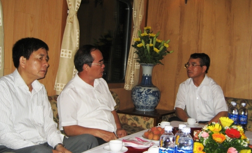 Phó Thủ tướng Nguyễn Thiện Nhân với các đồng chí lãnh đạo ĐSVN,  Công ty VTHK ĐS Hà Nội trên tàu SP4.