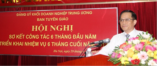 Đồng chí Nguyễn Văn Ngọc, Phó Bí thư Đảng ủy Khối phát biểu chỉ đạo Hội nghị