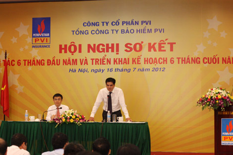 Đồng chí Nguyễn Ngọc Minh, Chủ tịch HĐTV PVI Insurance và đồng chí Trương Quốc Lâm, Tổng giám đốc chủ trì hội nghị