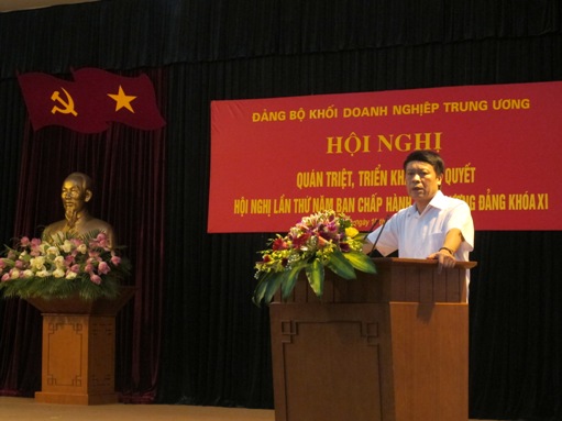 PGS.TS Phạm Văn Linh, Phó trưởng Ban Tuyên giáo Trung ương trình bày các chuyên đề