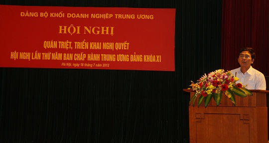 Đồng chí Trần Thanh Khê, Ủy viên Ban Thường vụ, Trưởng Ban Tuyên giáo Đảng ủy Khối phát biểu tuyên bố lý do và giới thiệu đại biểu dự Hội nghị