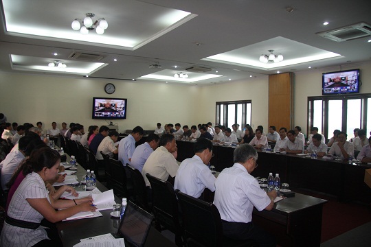 Đông đủ cán bộ chủ chốt Đảng ủy Đường sắt Việt Nam tại đầu cầu Hà Nội tham dự Hội nghị