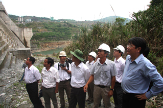 Lãnh đạo tỉnh Quảng Nam kiểm tra đập thủy điện Sông Tranh 2